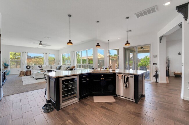 Building Photo - Spacious 4BR House in Cave Creek