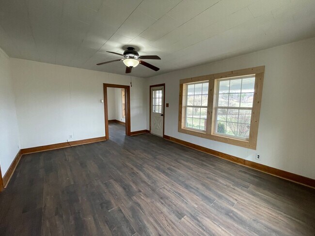 Building Photo - 555 Hopewell Rd