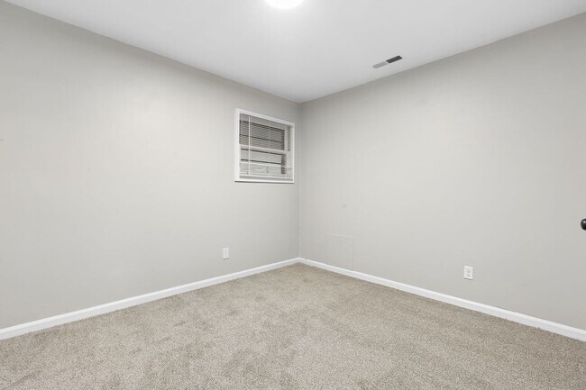 Building Photo - 211 Woodview Ave