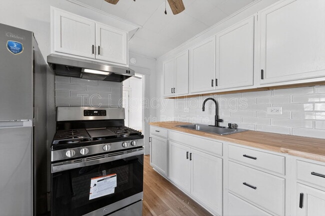 Building Photo - 139 Martin St