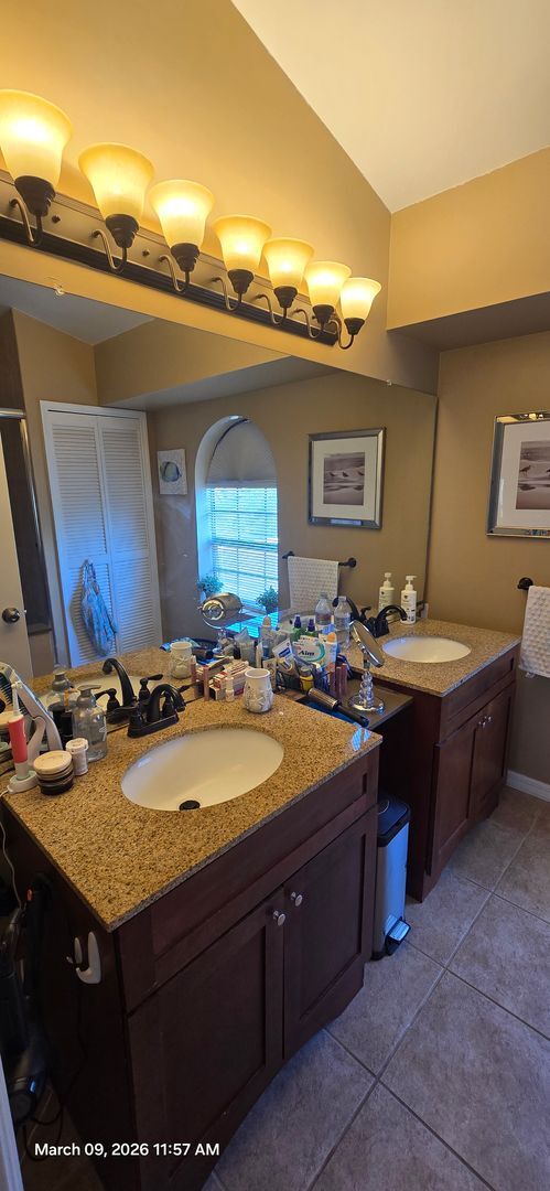 Building Photo - Welcome to **Caloosa Yacht & Racquet Club**, one of Fort Myers’ most desirable **gated waterfront...