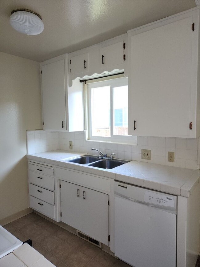 Building Photo - K1329-1331RA