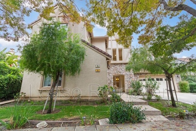 Building Photo - 265-269 S Sonrisa St