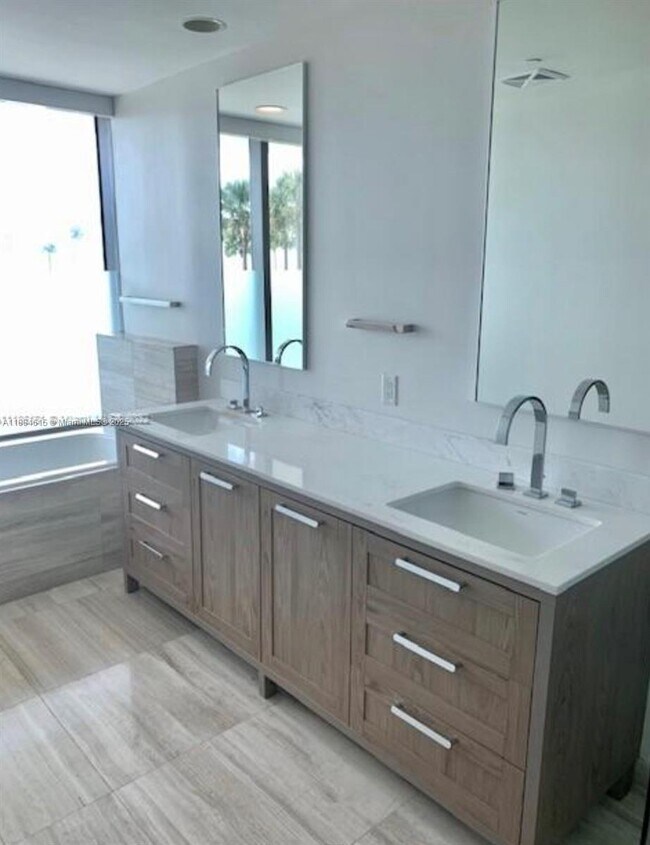 Building Photo - 360 Ocean Dr