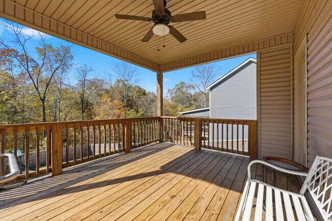 Building Photo - Dog Friendly Three Bedroom with Bonus in Sango!