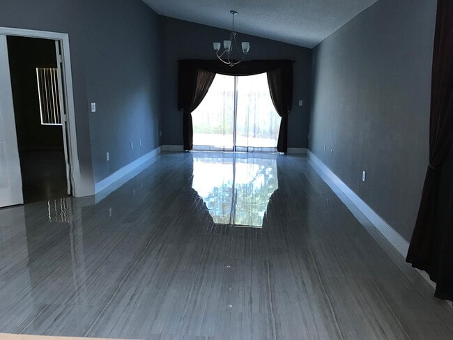 Building Photo - 16405 Sapphire St