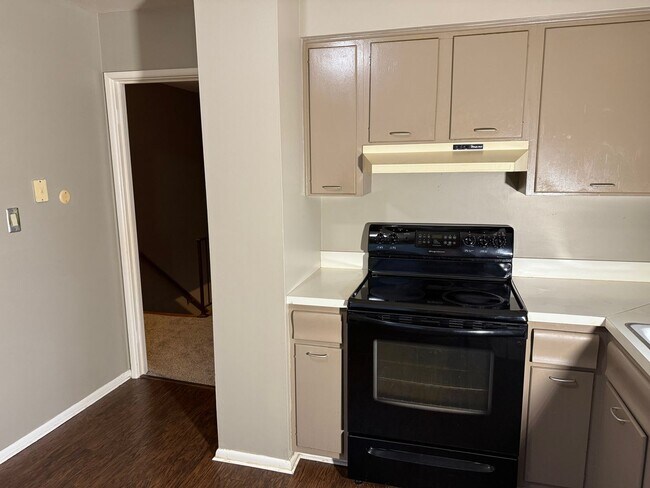 Building Photo - COMING SOON: Stunning 2-Bed/1 Bath Duplex ...