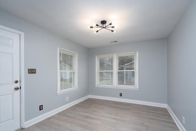 Building Photo - 113 Crestview Dr