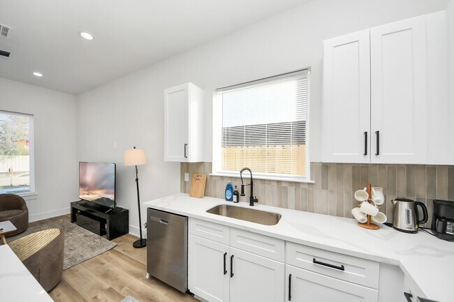 Building Photo - 3909 Maggie St