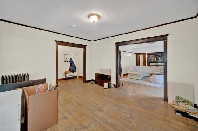 Building Photo - 826 Hamlin St