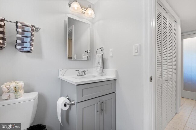 Building Photo - 1615 Spottsworth Way