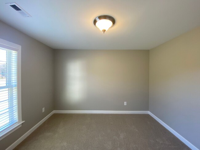 Building Photo - 189 Summerlyn Dr