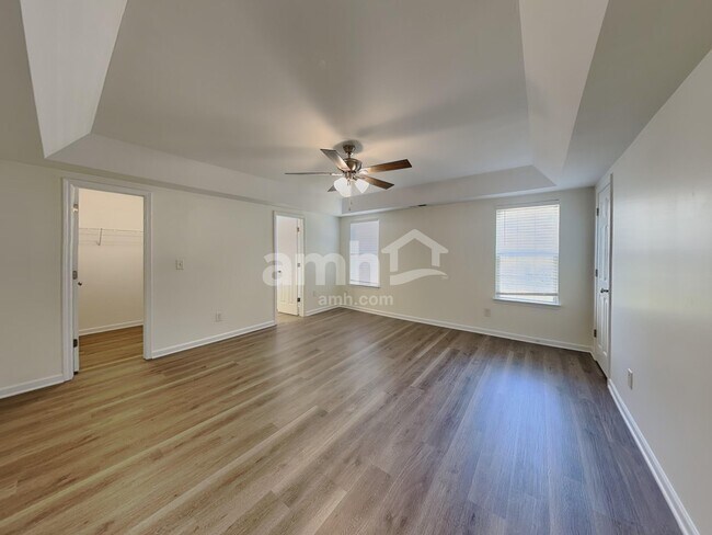 Building Photo - 8730 Royal Bluff Dr