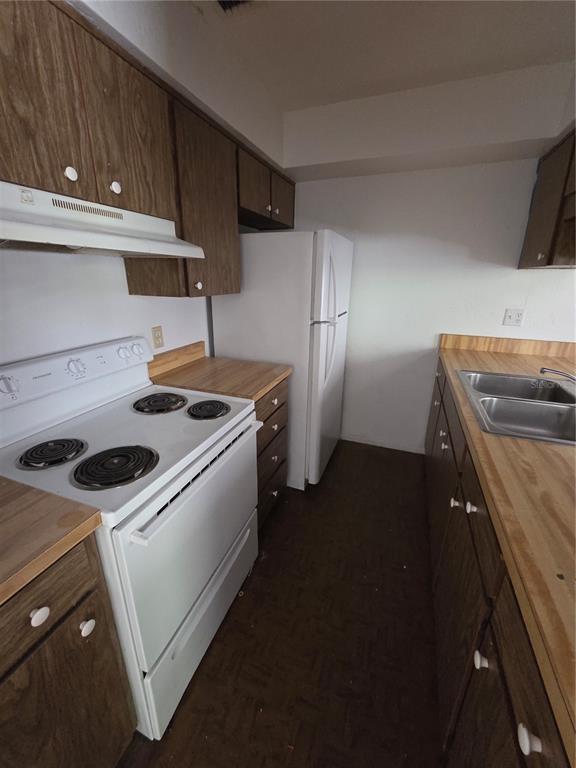 Building Photo - 830 N Clake Ave