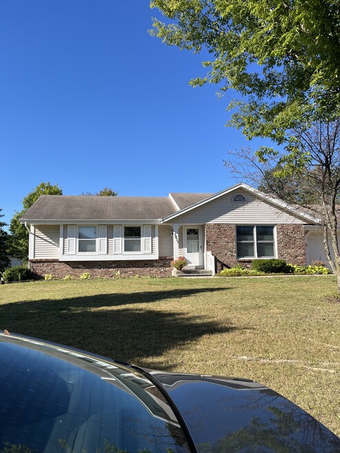 Front - 7811 S Burdick Ave