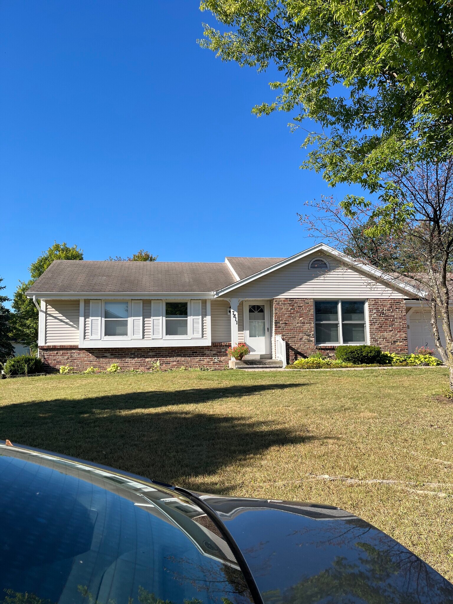 Front - 7811 S Burdick Ave