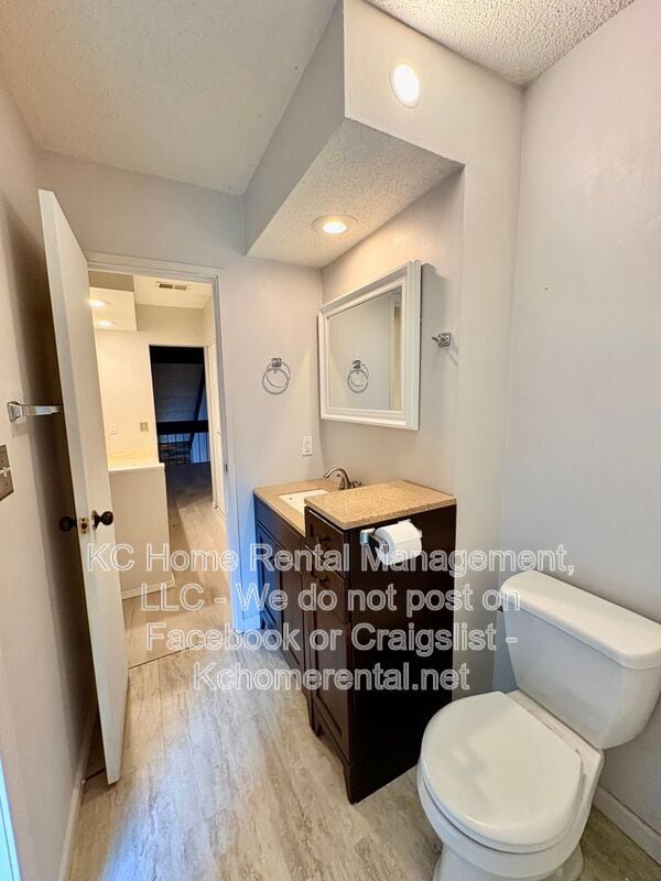 Building Photo - 8027 N Stoddard Ave