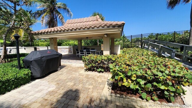 Building Photo - 3400 N Ocean Dr
