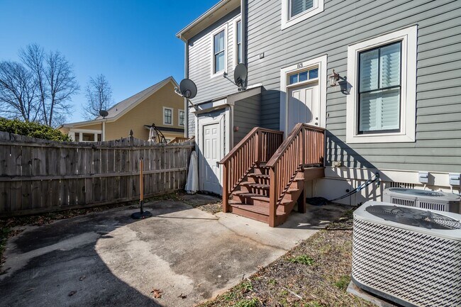 Building Photo - 83 Charter Oak Dr