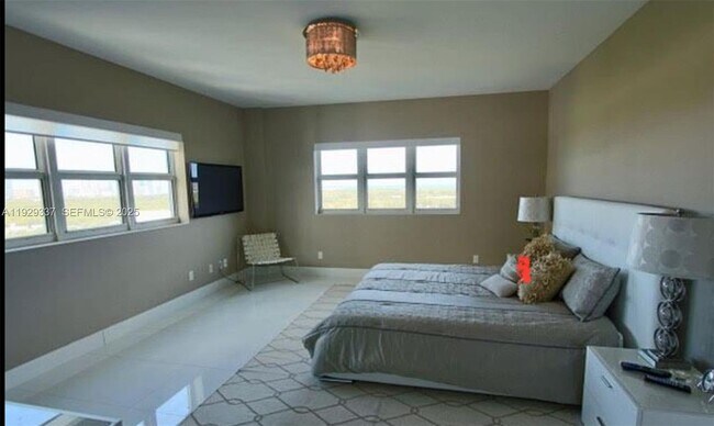 Building Photo - 14951 Royal Oaks Ln