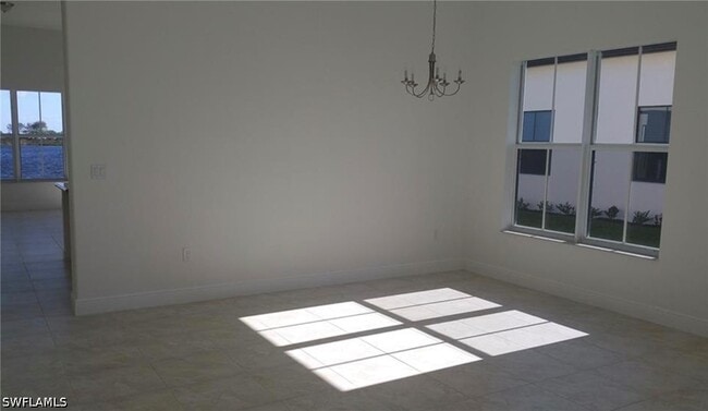 Building Photo - 5198 Vizcaya St