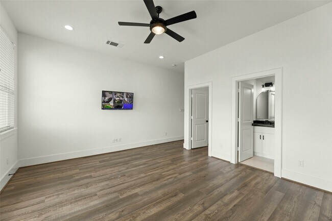 Building Photo - 1825 Northwood St