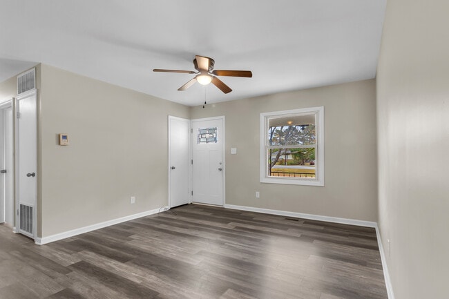 Building Photo - 207 N Nunn St