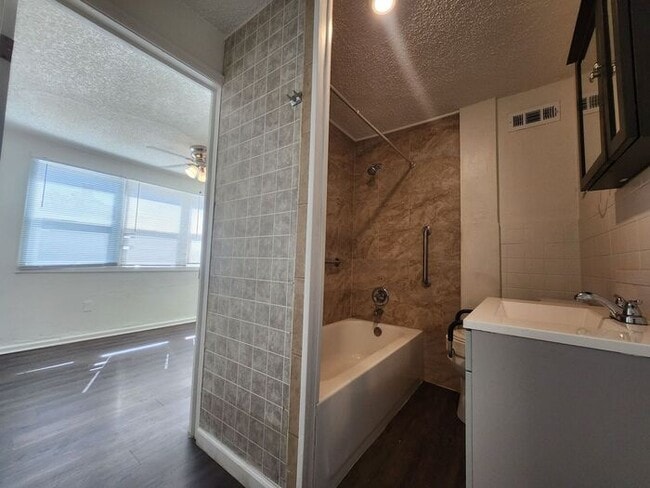 Building Photo - Cozy 2-Bedroom Home – Bright, Updated & Ready for You| Move-In Special: 50% OFF First Month’s Rent!