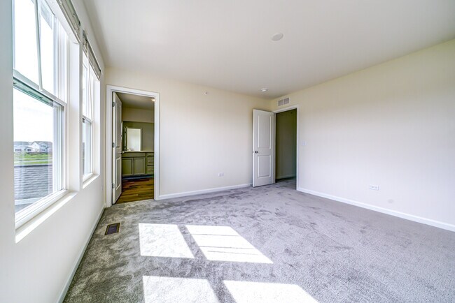 Building Photo - 2283 Horseshoe Cir