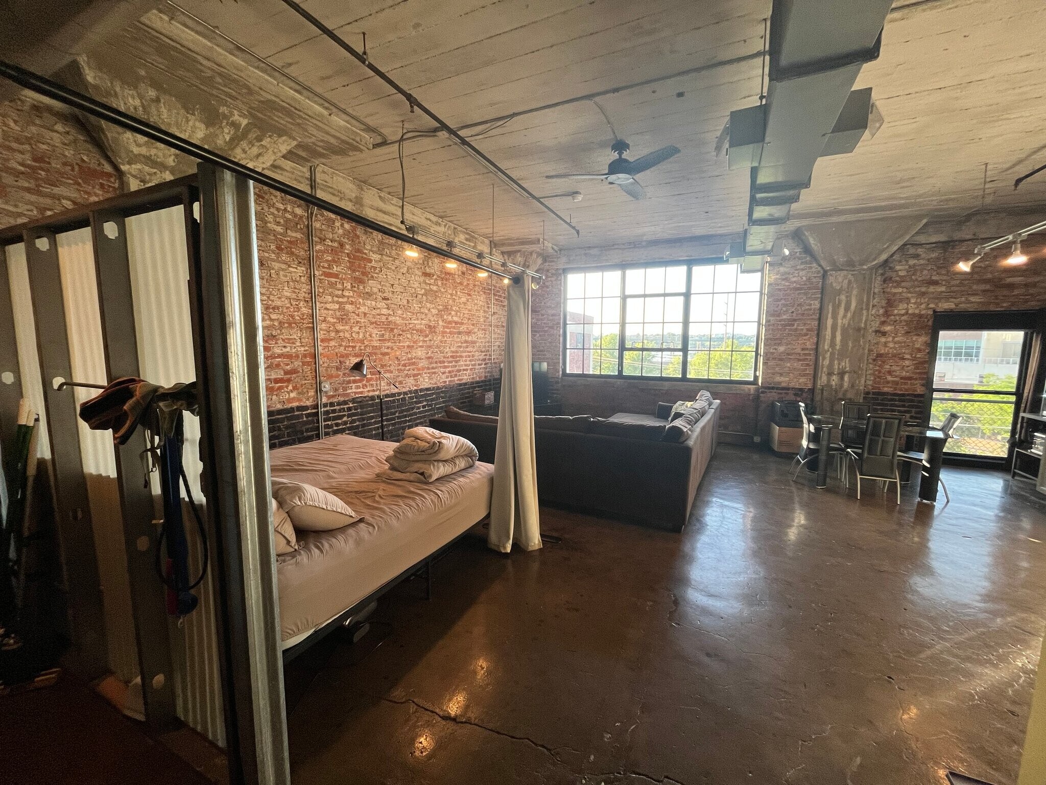 Building Photo - 201 Hull St