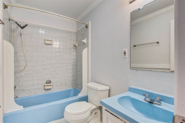 Building Photo - 2135 Burlington Avenue Apt #C, Charleston,...