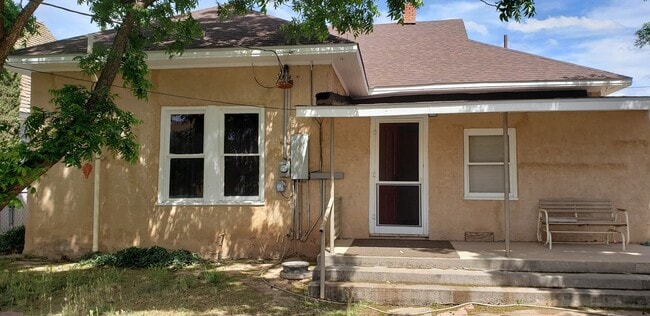 Building Photo - Lovely Historical Home