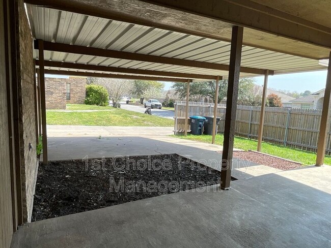 Building Photo - 459 Little Valley Ct