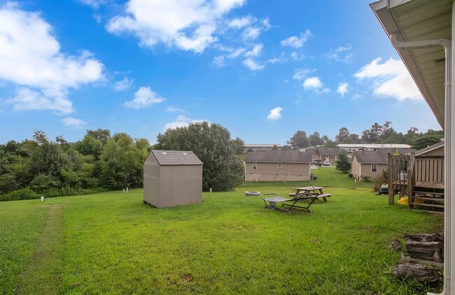Building Photo - 1863 Country Meadows Dr