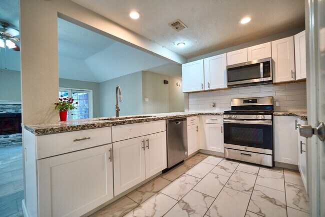 Building Photo - 2314 Pebbledowne Cir