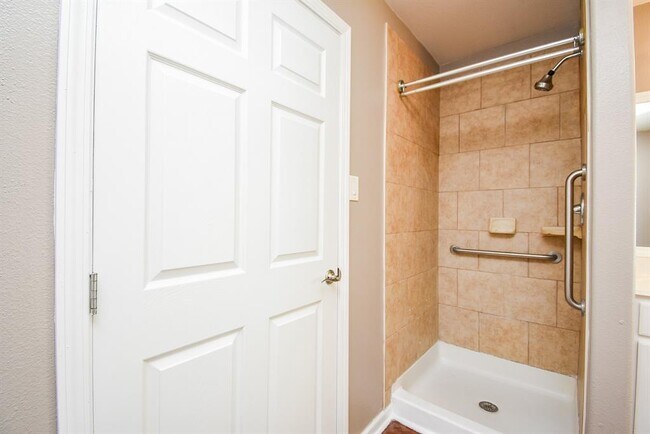 Building Photo - 6902 Manor Terrace Ln