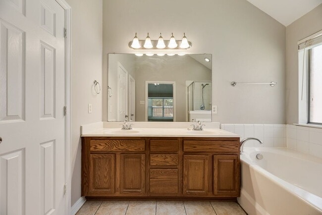 Building Photo - Spacious 4-Bedroom Gem with 2 Full Baths in McKinney - Your New 2025 Sq Ft Sanctuary!