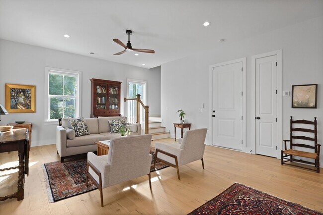 Building Photo - Elevated Charleston Charmer