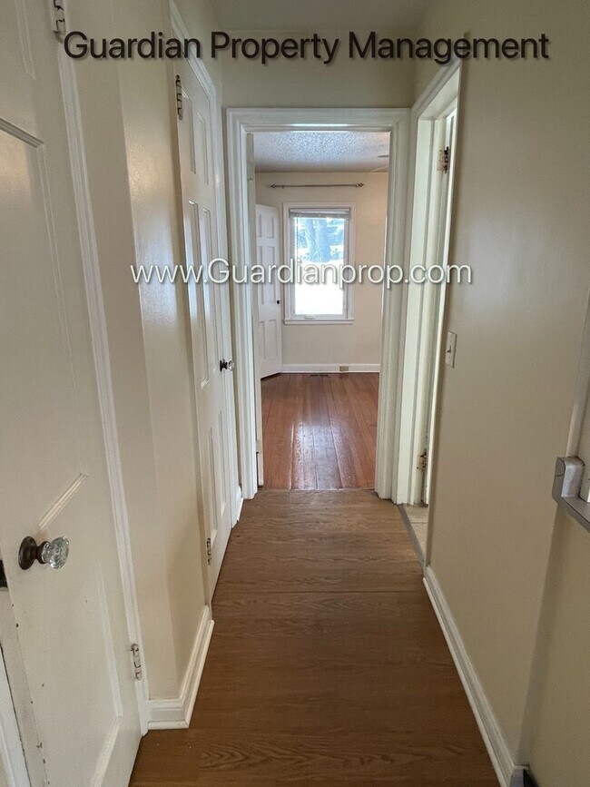 Building Photo - 4618-4620 Cedar Ave S