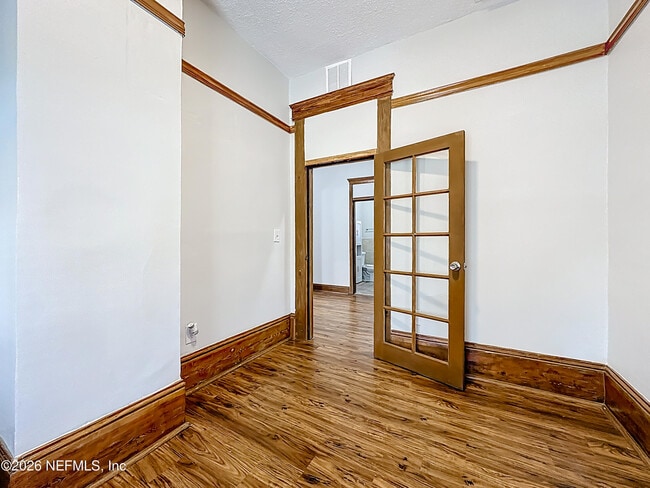 Building Photo - 138 E Duval St