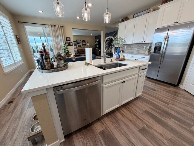 Building Photo - Exquisite Elizabeth Home