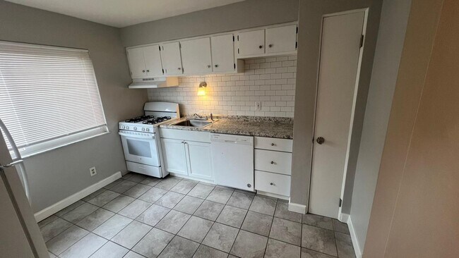 Primary Photo - 5305 S Compton Ave