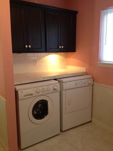 Building Photo - ALL Appliances Included!!! Gorgeous 2 Bedroom 1.5 Bathroom Townhouse w/ Swimming Pool on site!!