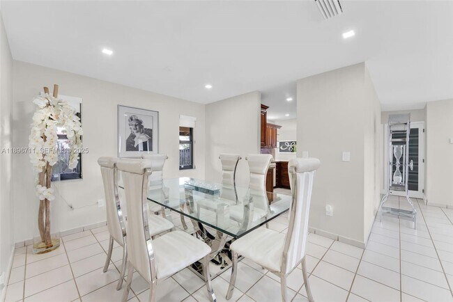 Building Photo - 1417 SW 139th Ave