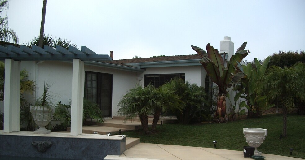 Building Photo - 5932 Soledad Mountain Rd