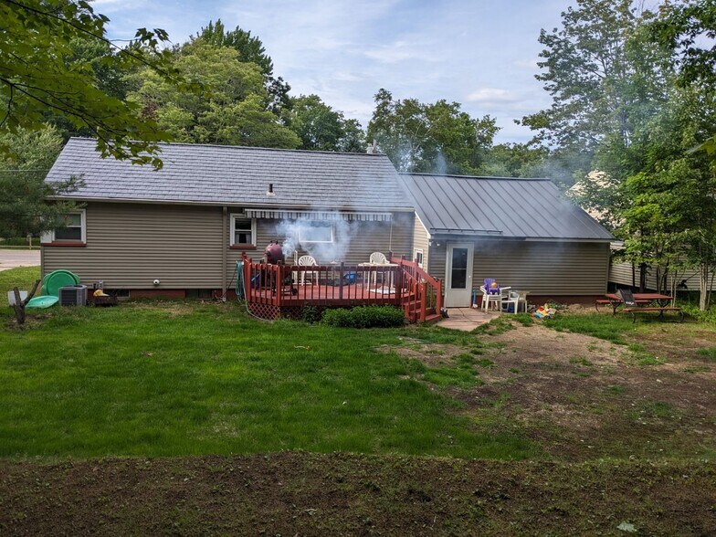 Building Photo - 1825 W Fair Ave