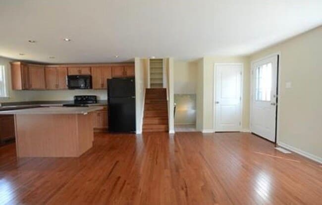 Building Photo - 10760 Cedarwood Dr