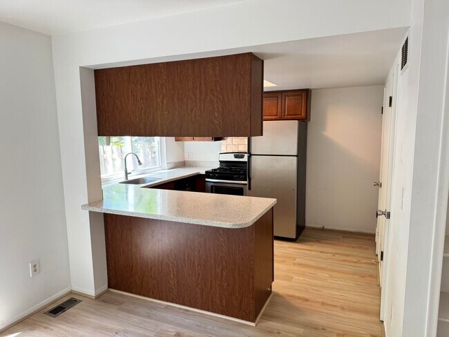 Building Photo - 3200 Bolgos Cir