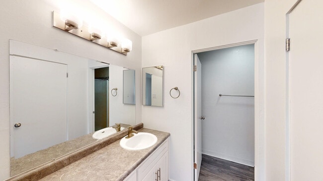 Building Photo - 1821 Lincoln Ave