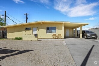 Building Photo - Remodeled 3 Bedroom